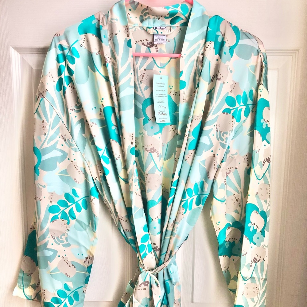 Pusheen Silk Robe - Picture 6 of 9